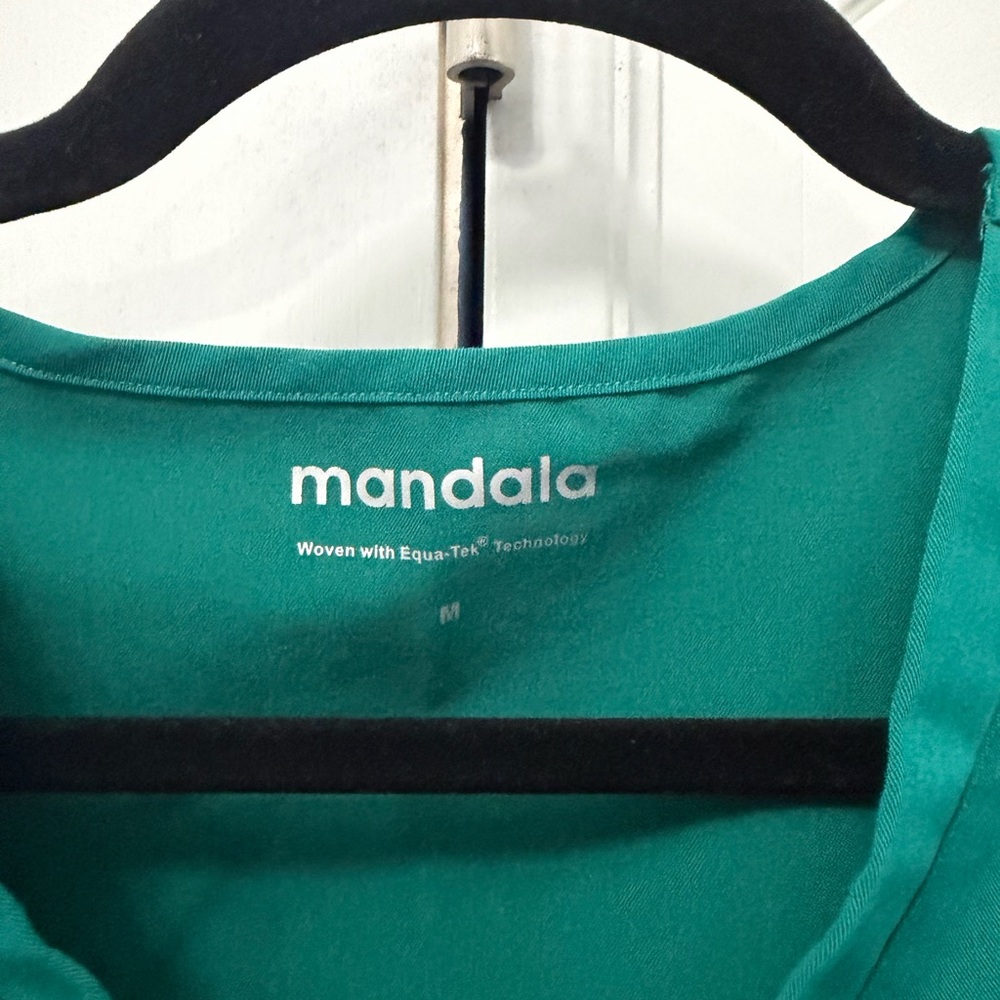 Mandala Women's Hunter Green One Pocket Short Sleeve Scrub Top - Picture 2 of 3